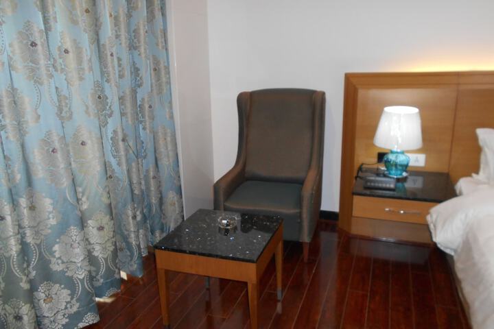 Room 12 of 33