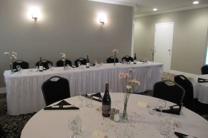 Ballroom/Hall 19 of 32