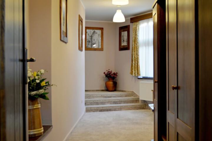 Ballroom/Hall 79 of 91