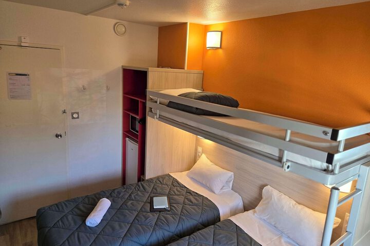 Room 12 of 50
