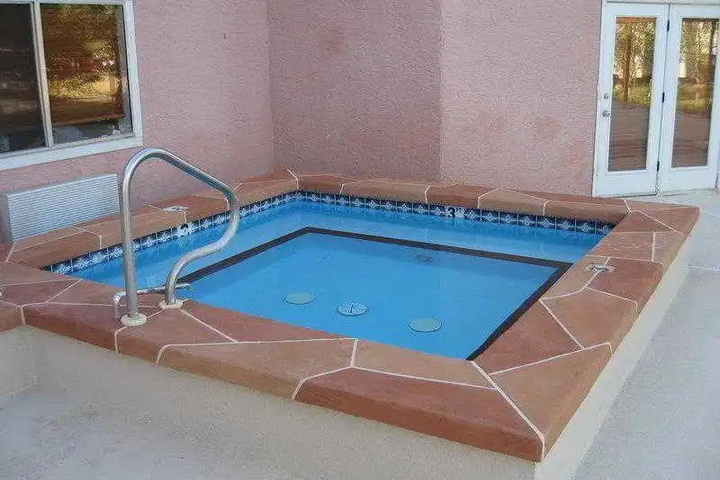 Pool 6 of 9