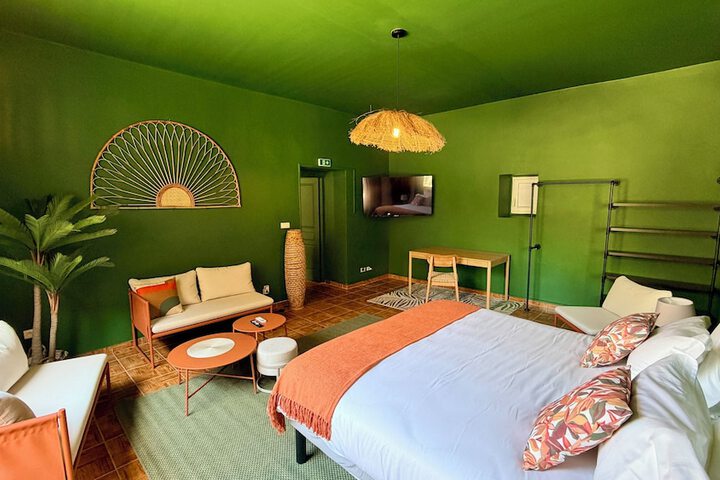 Room 32 of 49