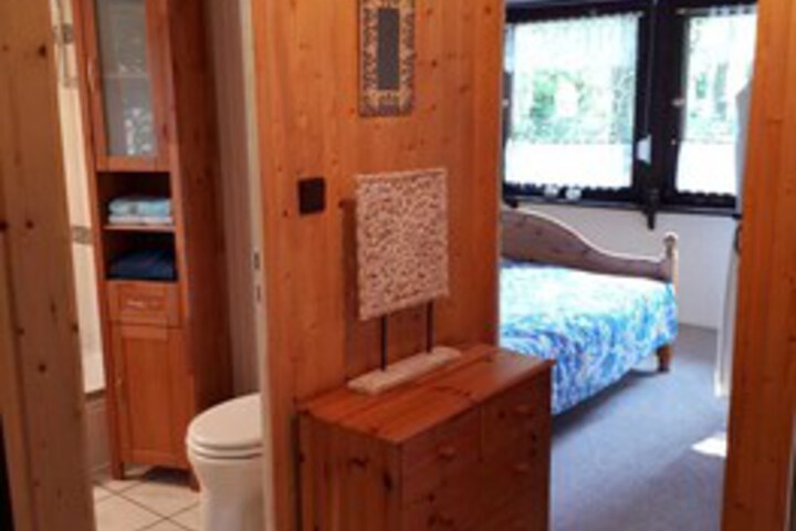 Room 5 of 11