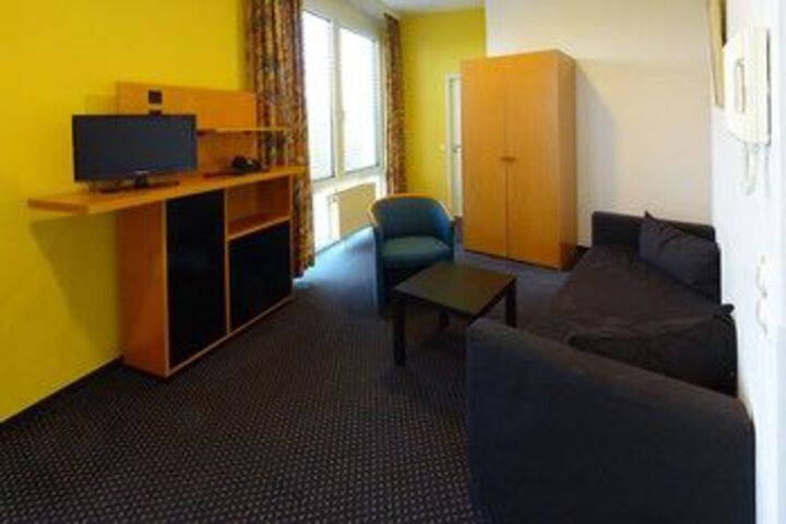Room 5 of 16