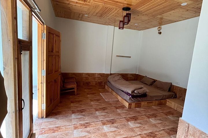 Room 10 of 25