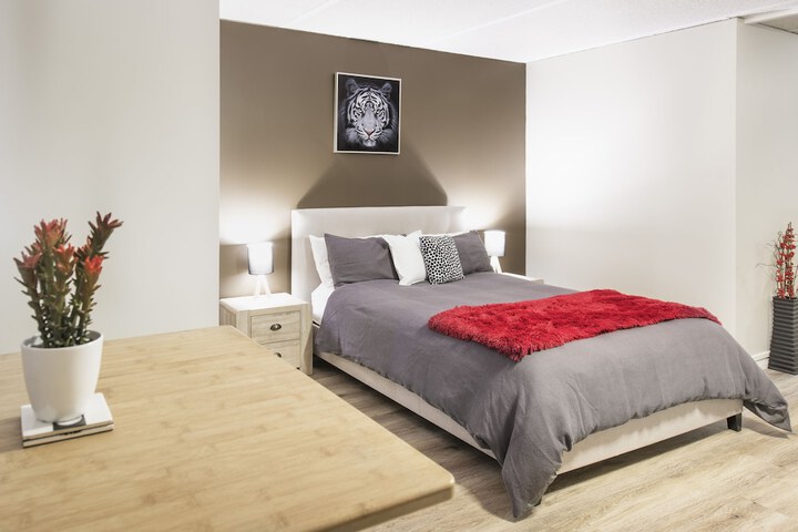 Room 6 of 25