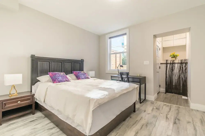 Room 5 of 20