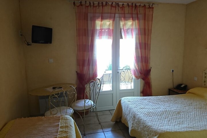 Room 14 of 50