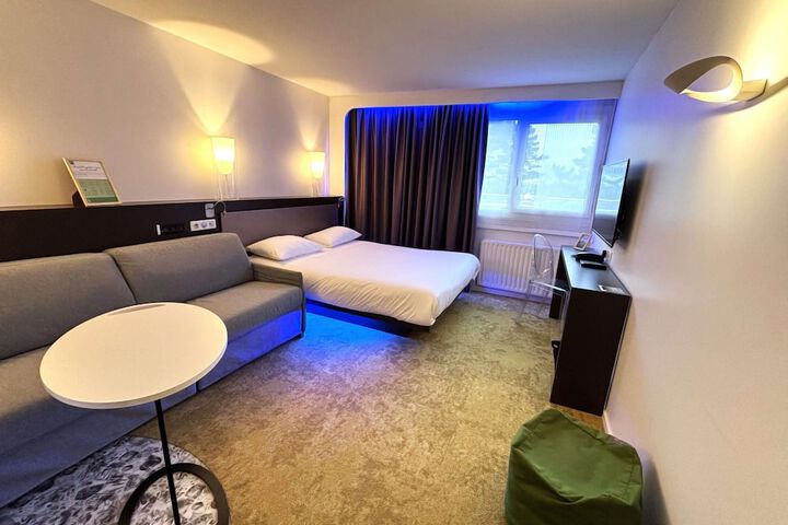 Room 15 of 79