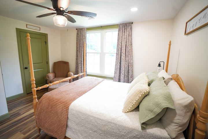 Room 42 of 230