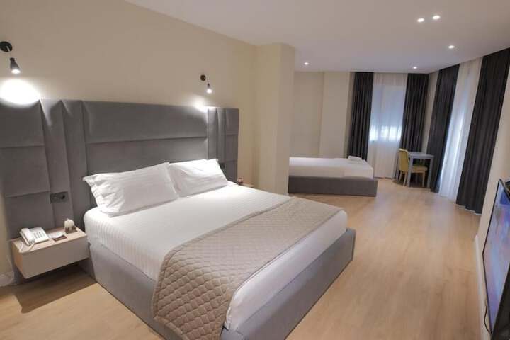 Room 9 of 37