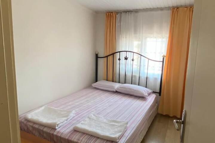 Room 3 of 44