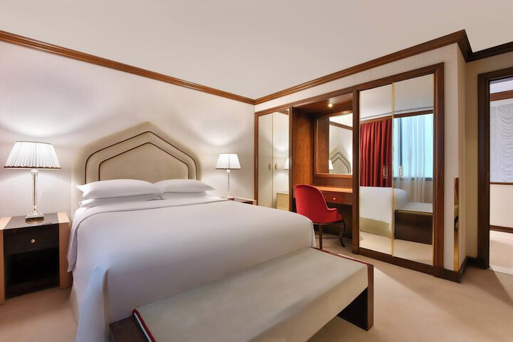 Room 37 of 220