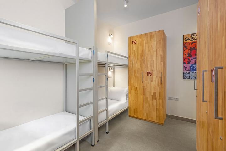 Room 9 of 34