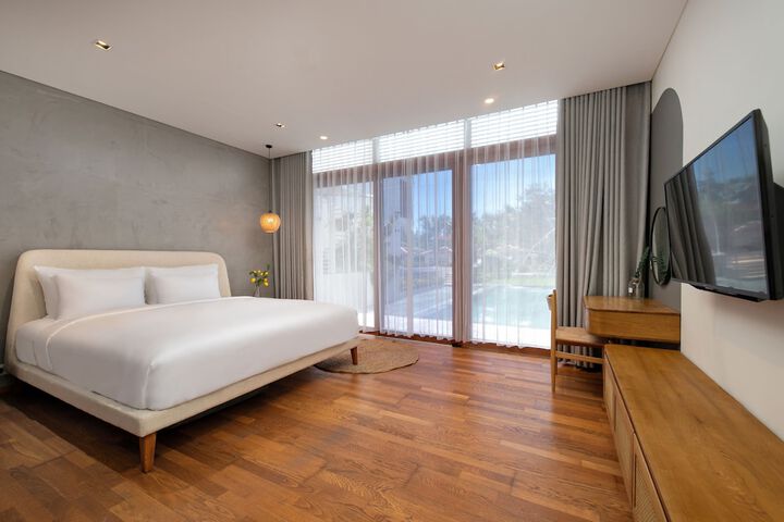 Room 4 of 183