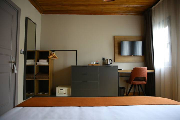 Room 14 of 72