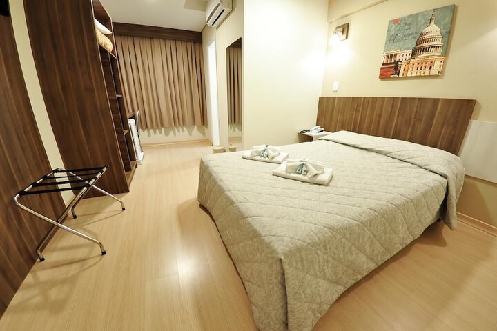 Room 10 of 38