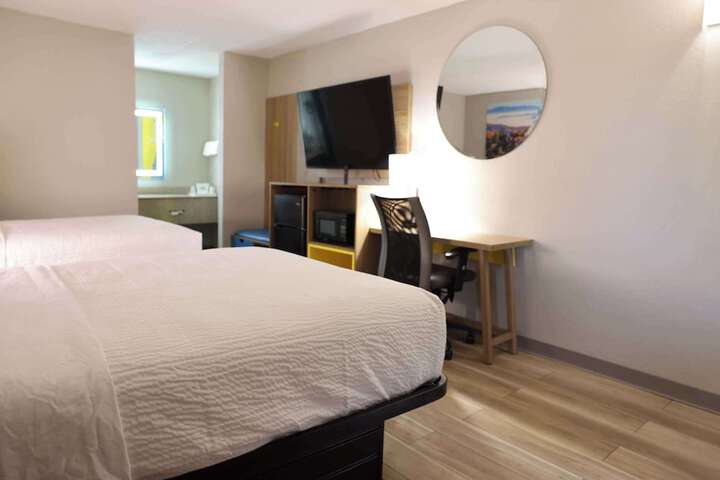 2 Double Beds (5 of 8)