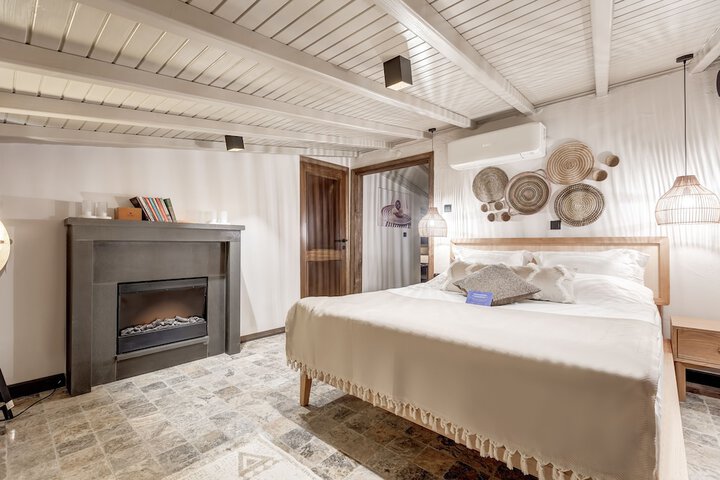 Room 6 of 91