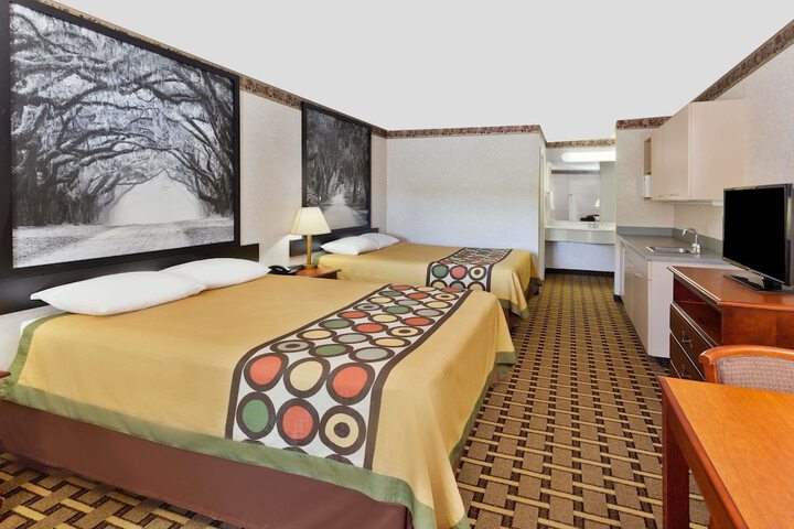 2 Queen Beds (5 of 8)