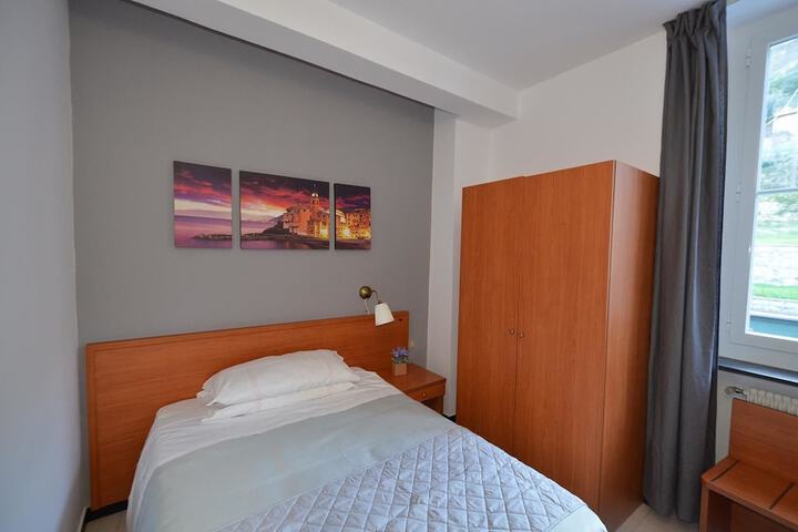 Room 3 of 32