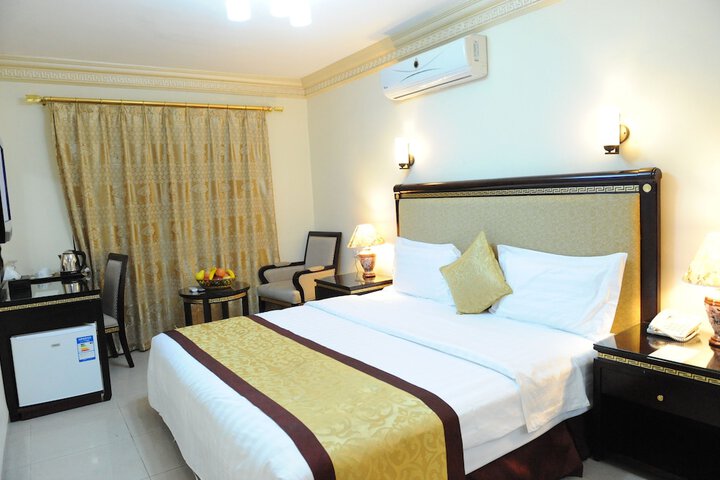 Room 19 of 39