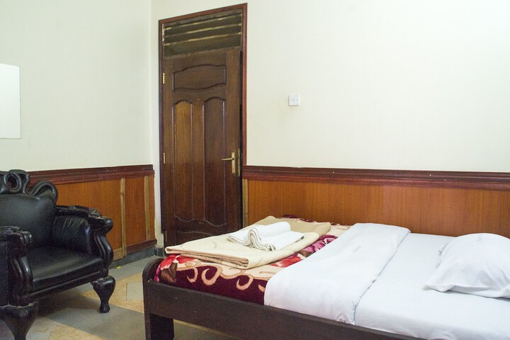 Room 11 of 30