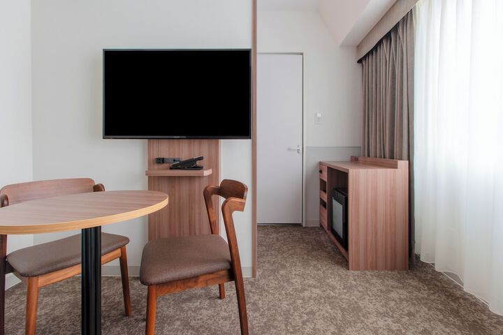Room 9 of 27