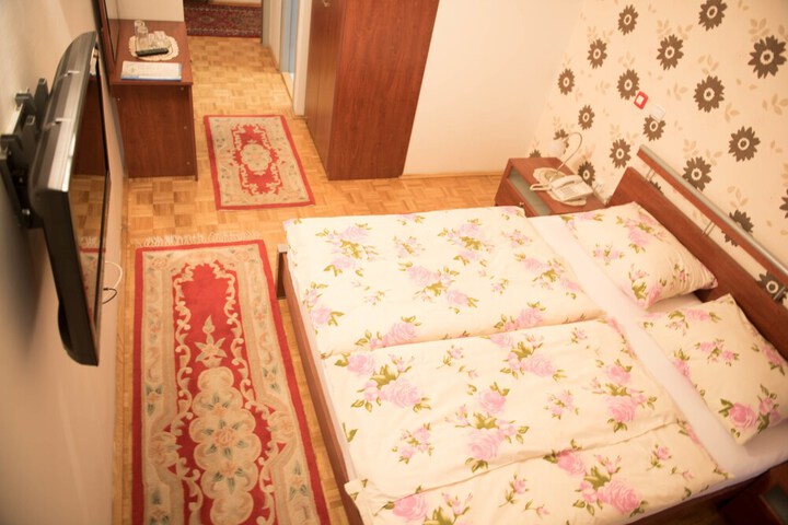 Room 6 of 47