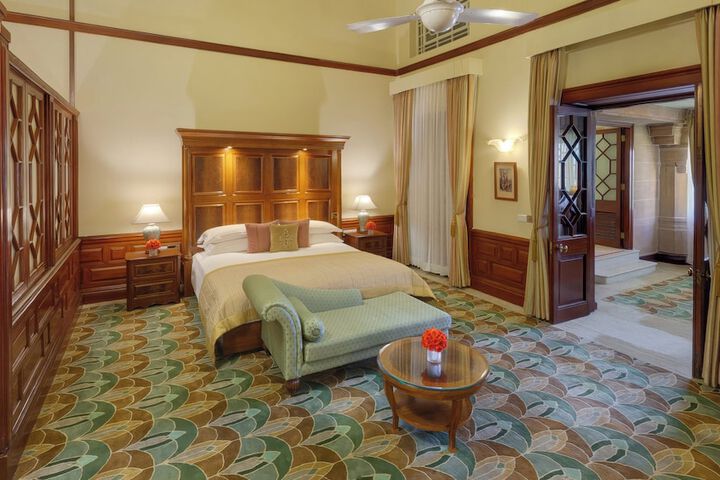 Room 12 of 37
