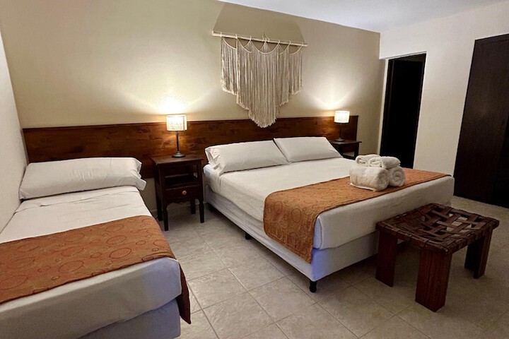 Room 10 of 28