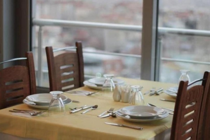 Dining 13 of 17