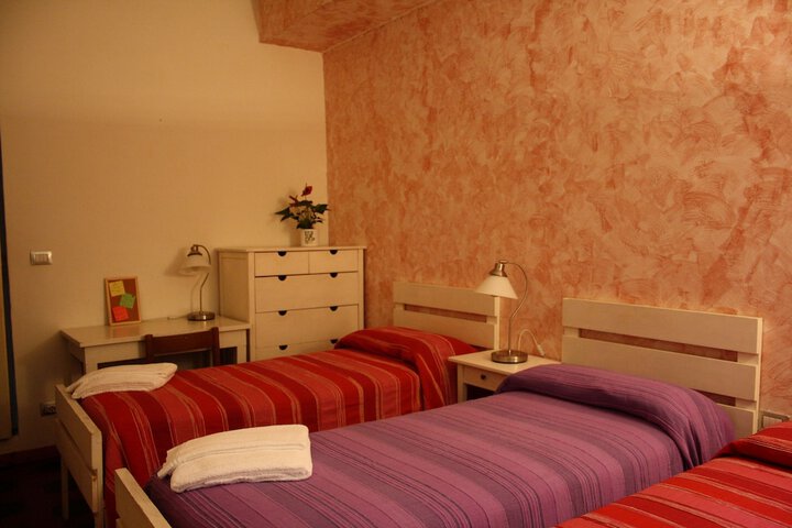 Room 2 of 43
