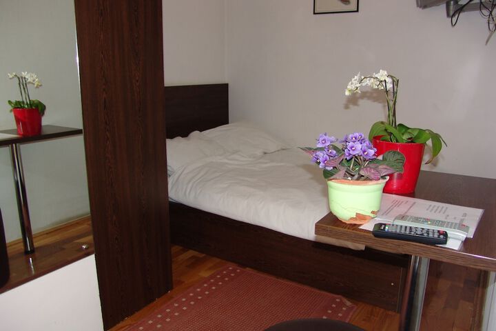 Room 32 of 62