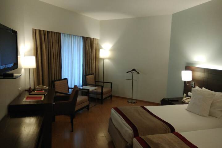 Room 3 of 96
