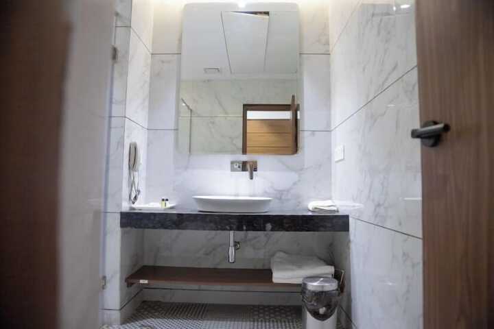 Room 25 of 29