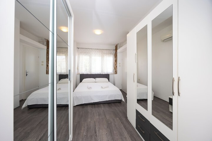 Room 9 of 44