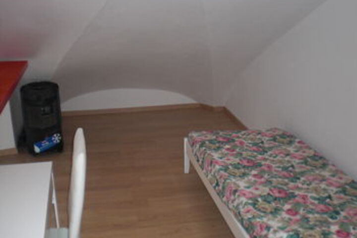 Room 10 of 34