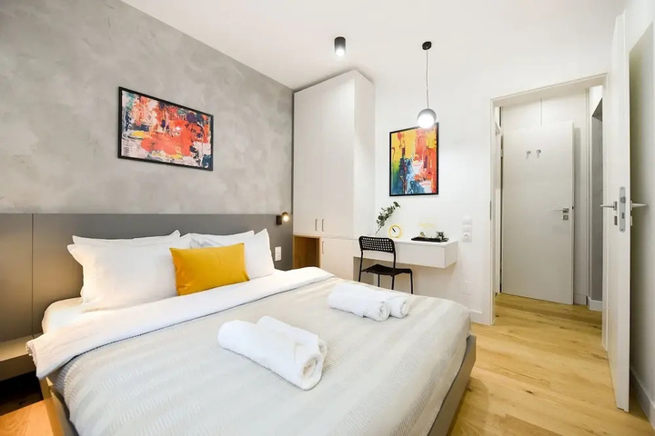 Room 2 of 17