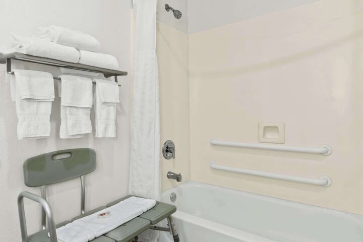 1 King Bed (5 of 13)