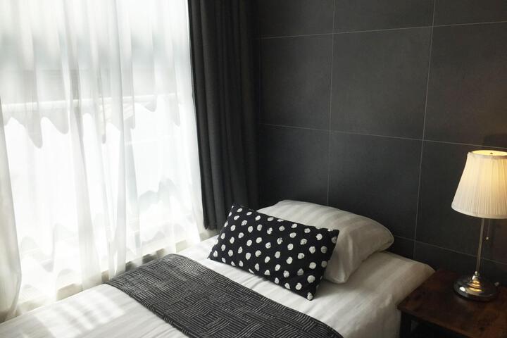 Room 15 of 162
