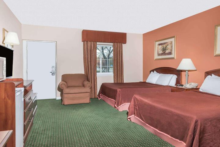 1 King Bed (3 of 14)