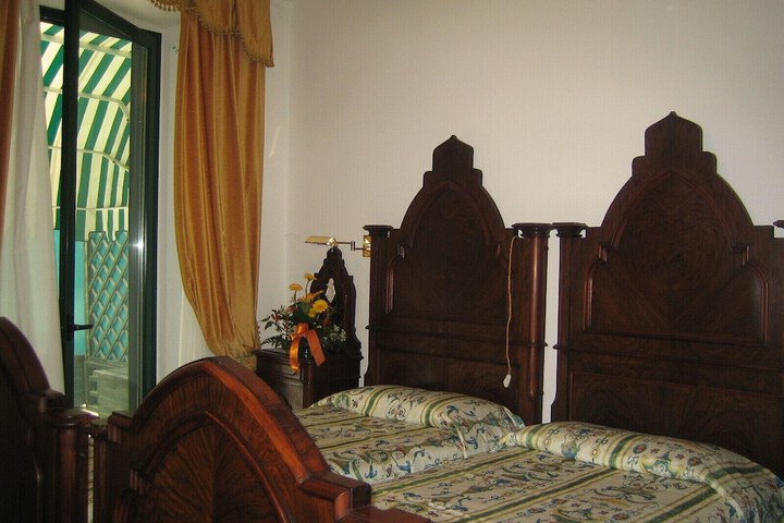 Room 7 of 65