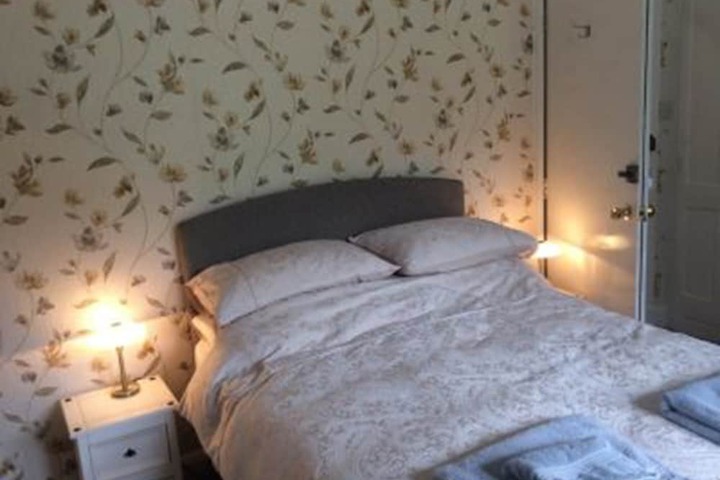 Room 7 of 10