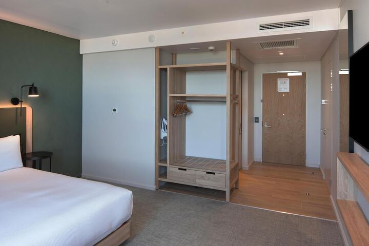 Room 12 of 74