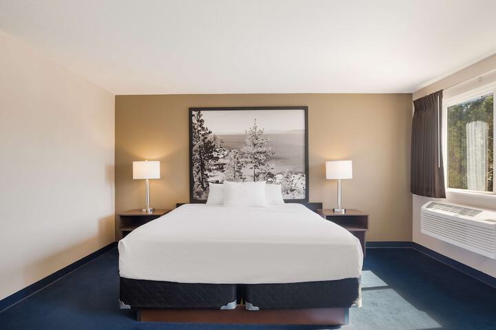 1 King Bed Suite (3 of 10)
