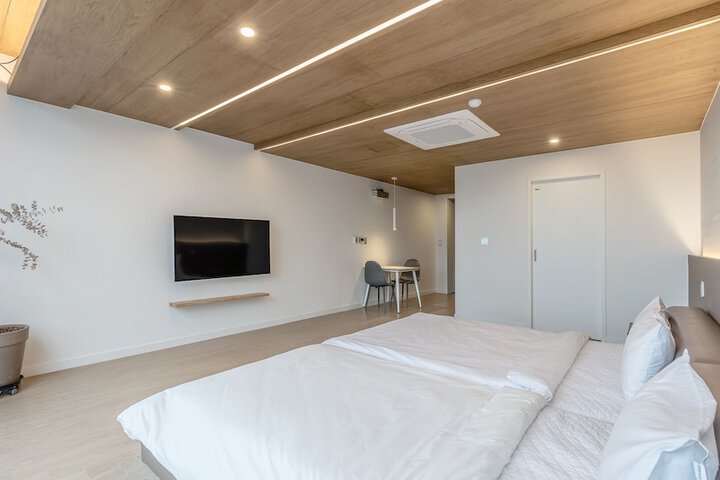 Room 15 of 144