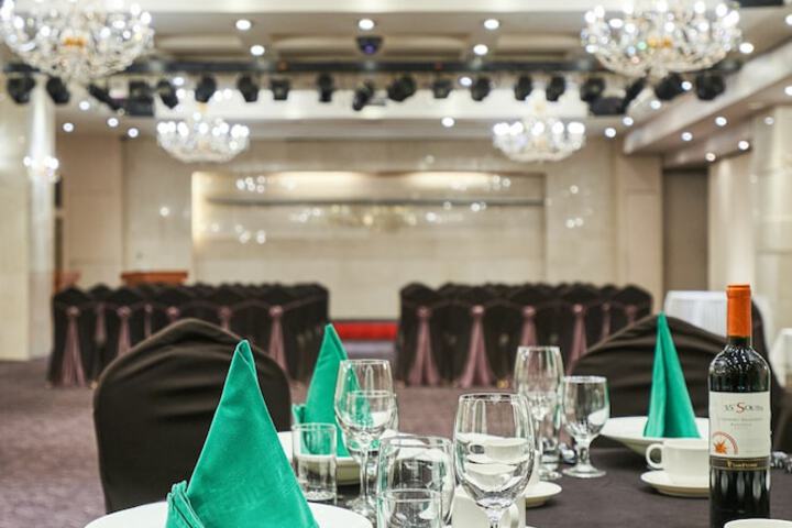 Ballroom/Hall 37 of 51