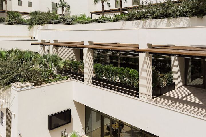 Hotel Exterior 305 of 315