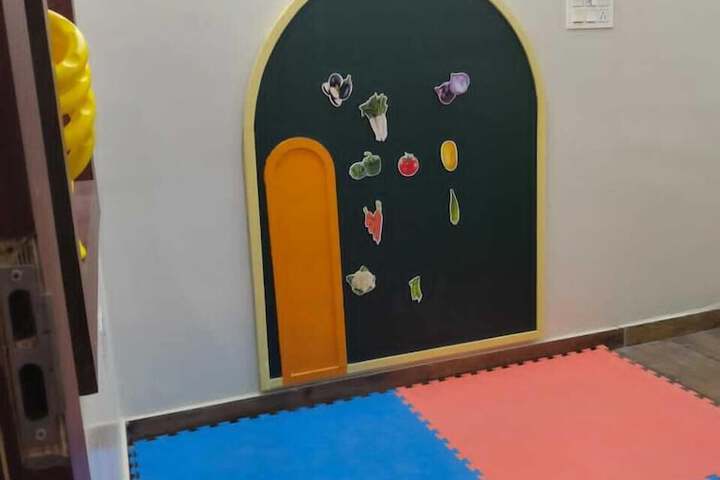 Room 10 of 19
